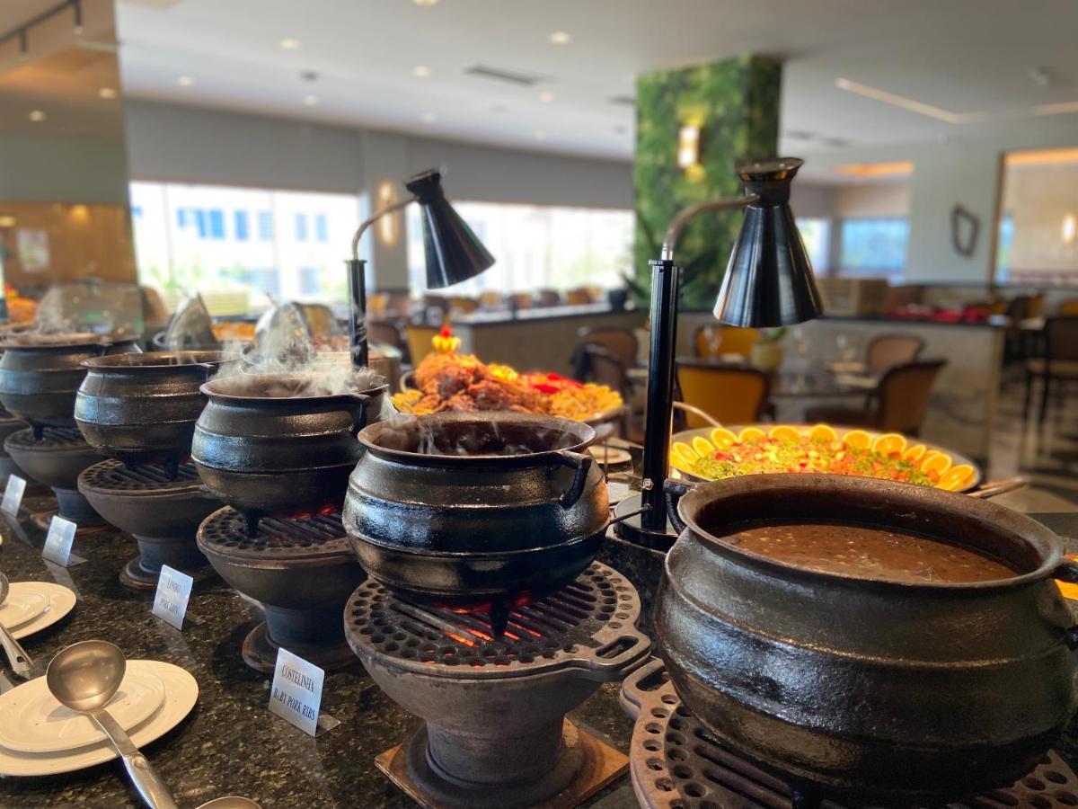 Parque Balneario Hotel Santos By Castelo Itaipava Bagian luar foto A buffet at a hotel