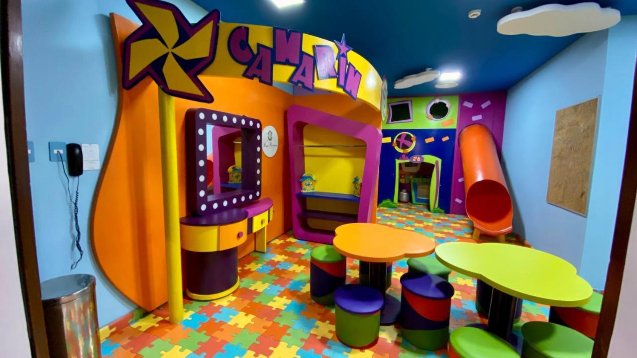 Parque Balneario Hotel Santos By Castelo Itaipava Bagian luar foto The interior of a Chuck E. Cheese's
