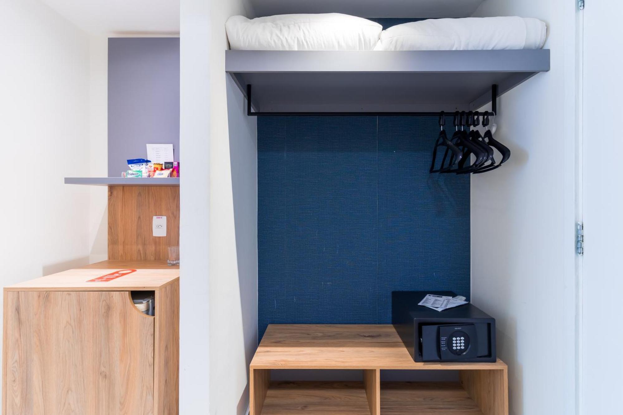 Parque Balneario Hotel Santos By Castelo Itaipava Ruang foto A typical bedroom in the new halls of residence