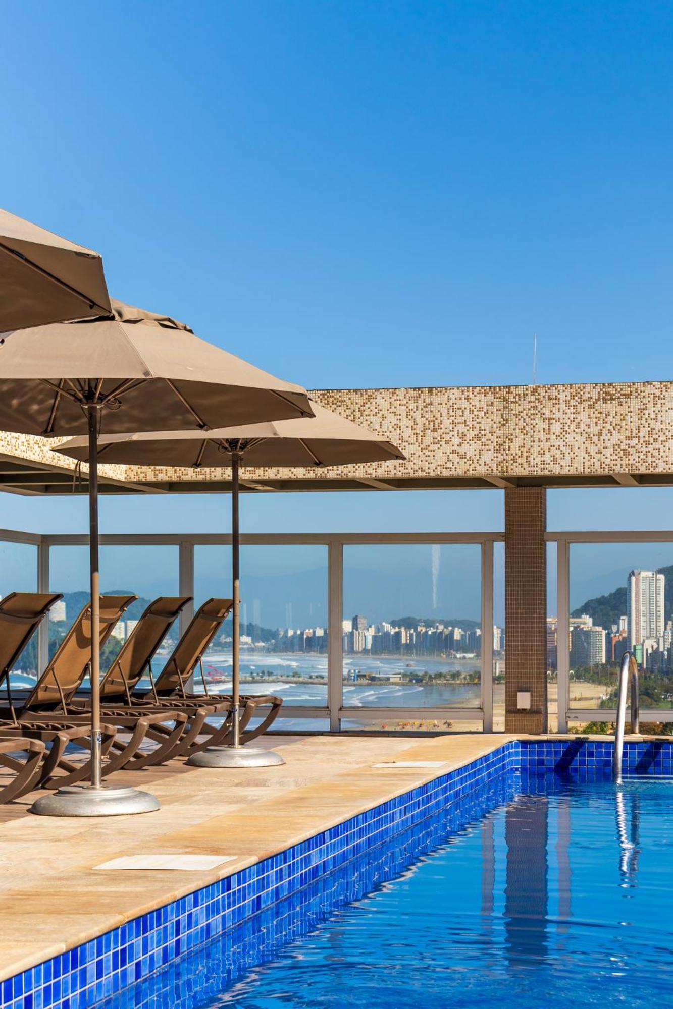 Parque Balneario Hotel Santos By Castelo Itaipava Bagian luar foto The rooftop pool at the hotel