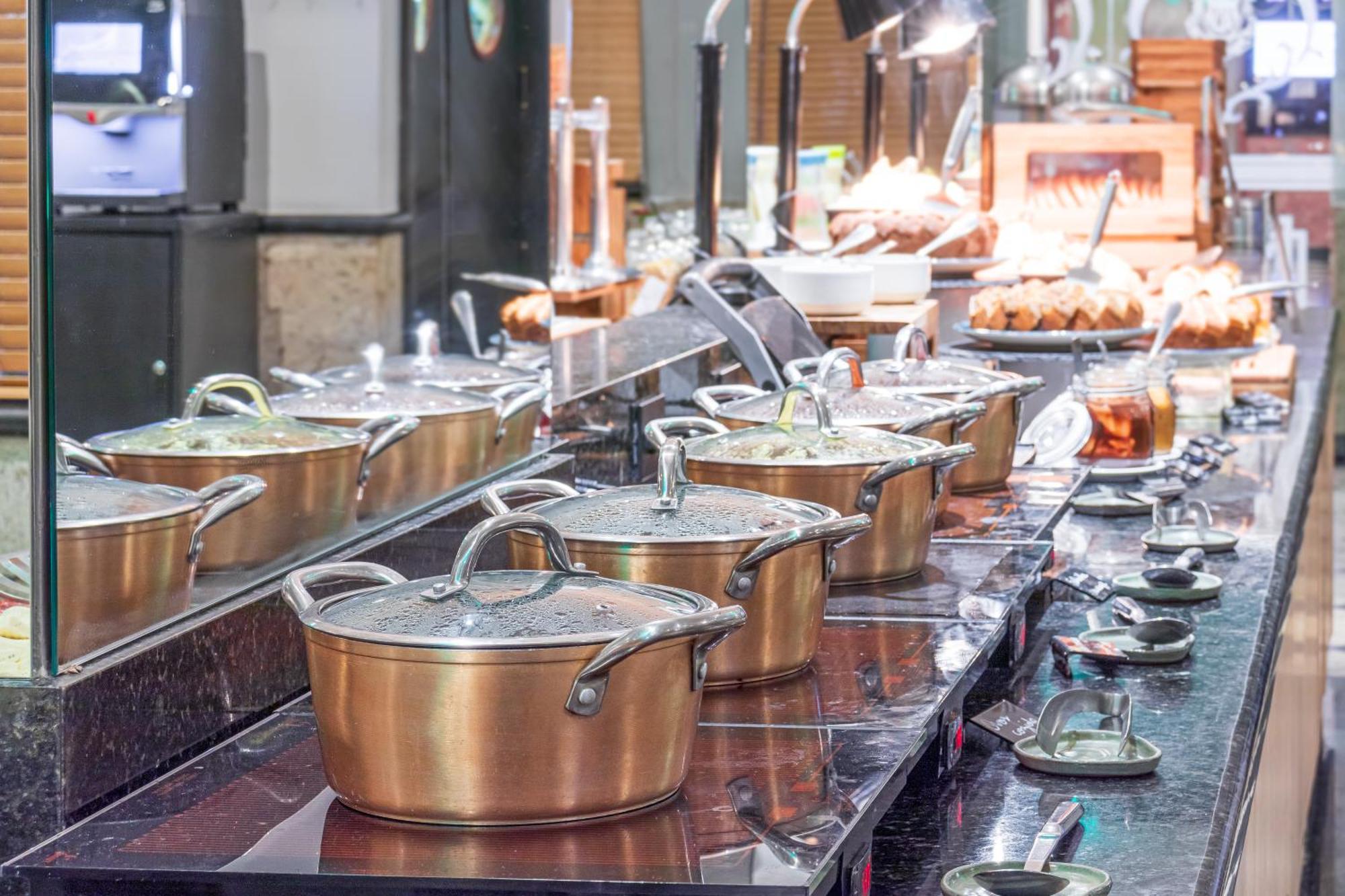 Parque Balneario Hotel Santos By Castelo Itaipava Bagian luar foto Cooks' station at a restaurant