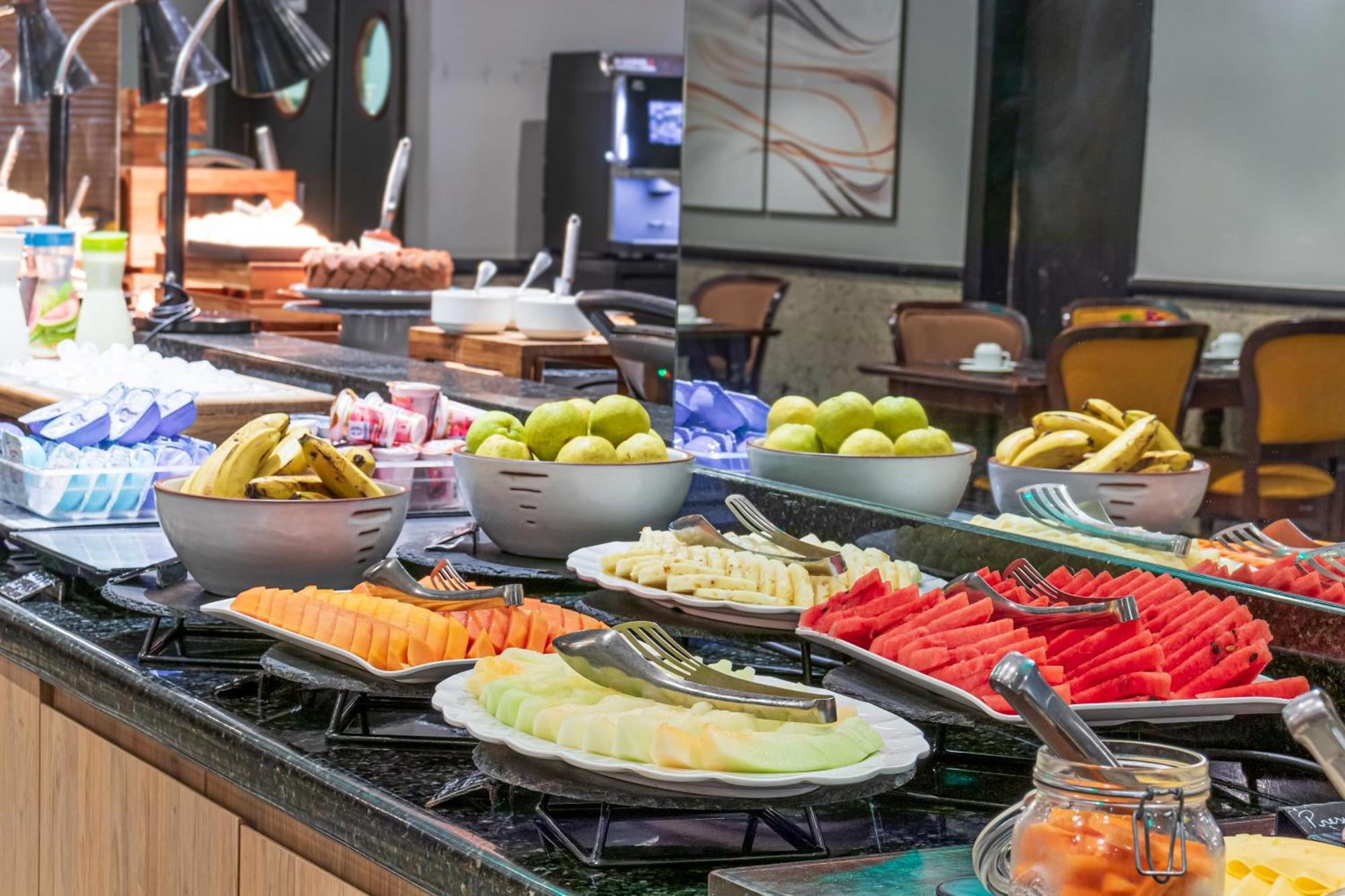 Parque Balneario Hotel Santos By Castelo Itaipava Bagian luar foto Fruit buffet