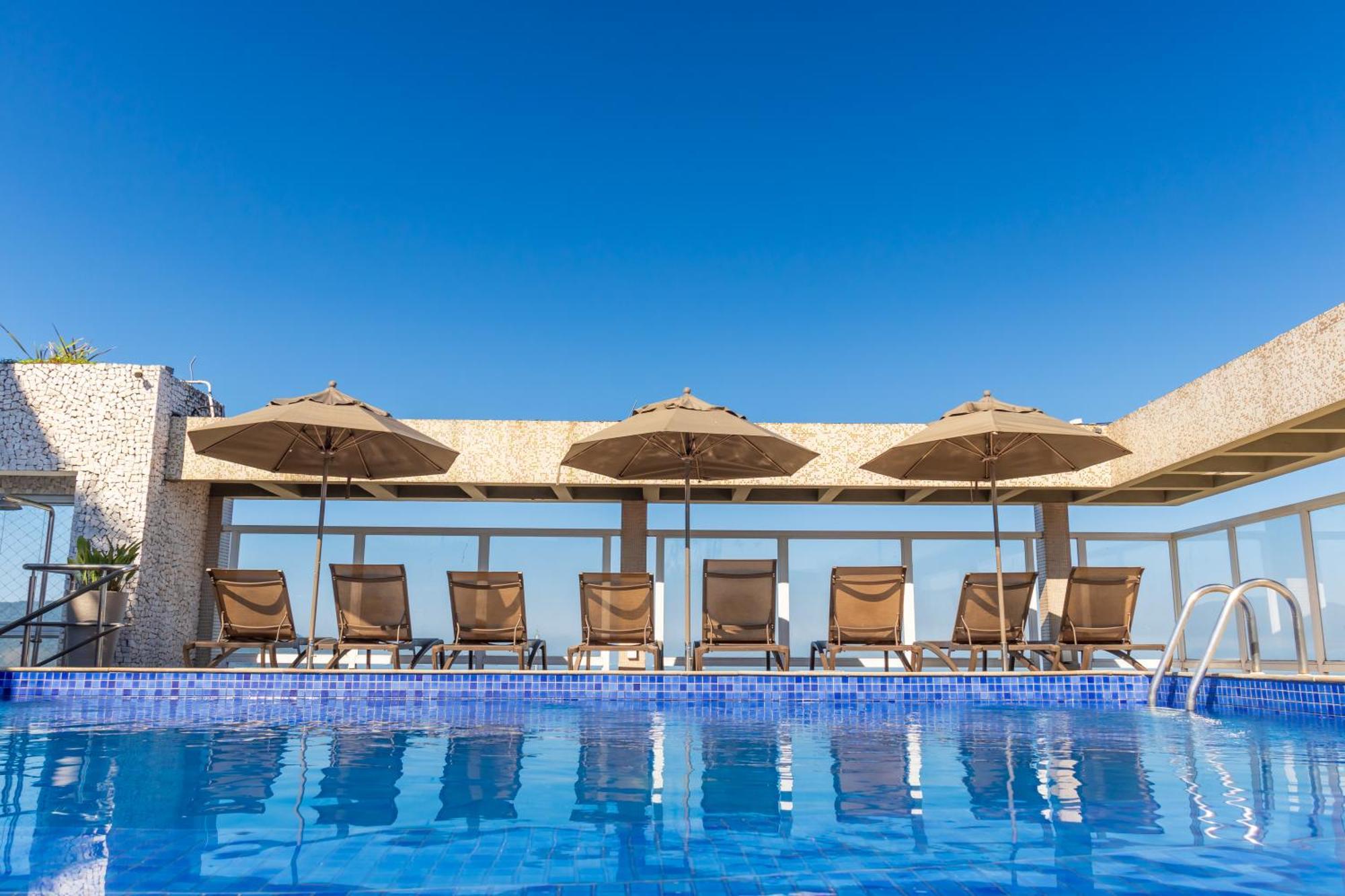 Parque Balneario Hotel Santos By Castelo Itaipava Bagian luar foto Rooftop pool at the hotel